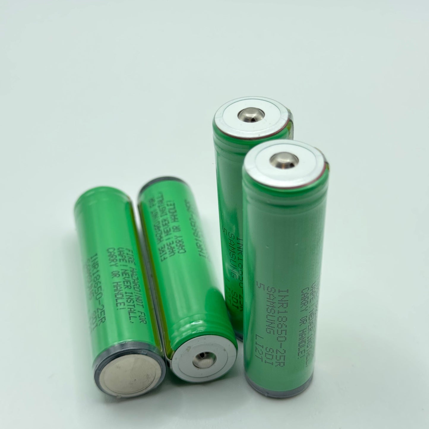 2x cells Li-ion Rechargeable Samsung 18650-25R Top button Battery with Multi-Slot USB- Battery Charger zoomable flashlight.
