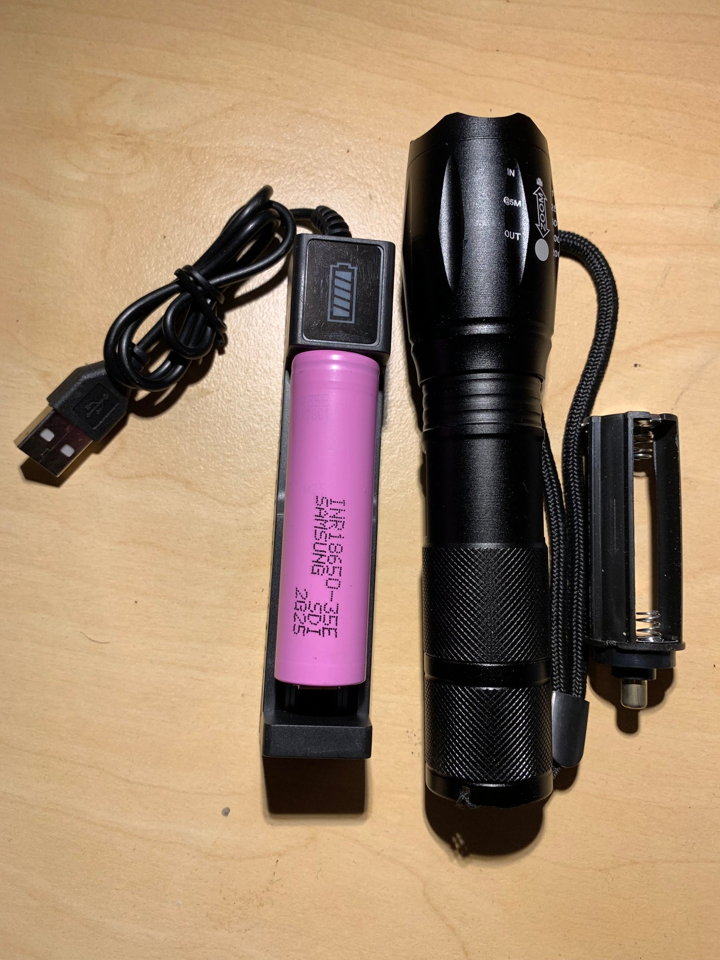 COMBO 18650 li-ion aluminum case Flashlifght + smart USB Charger +1x Li-ion Samsung INR 18650-35E