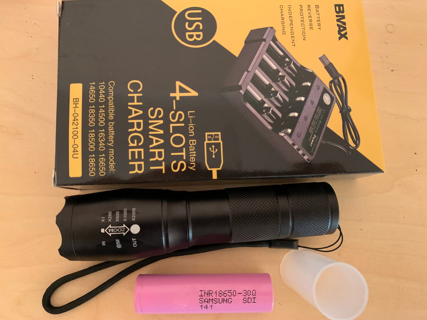 COMBO 18650 li-ion aluminum case Flashlifght + smart USB Charger + 2x Li-ion Samsung INR 18650-30Q