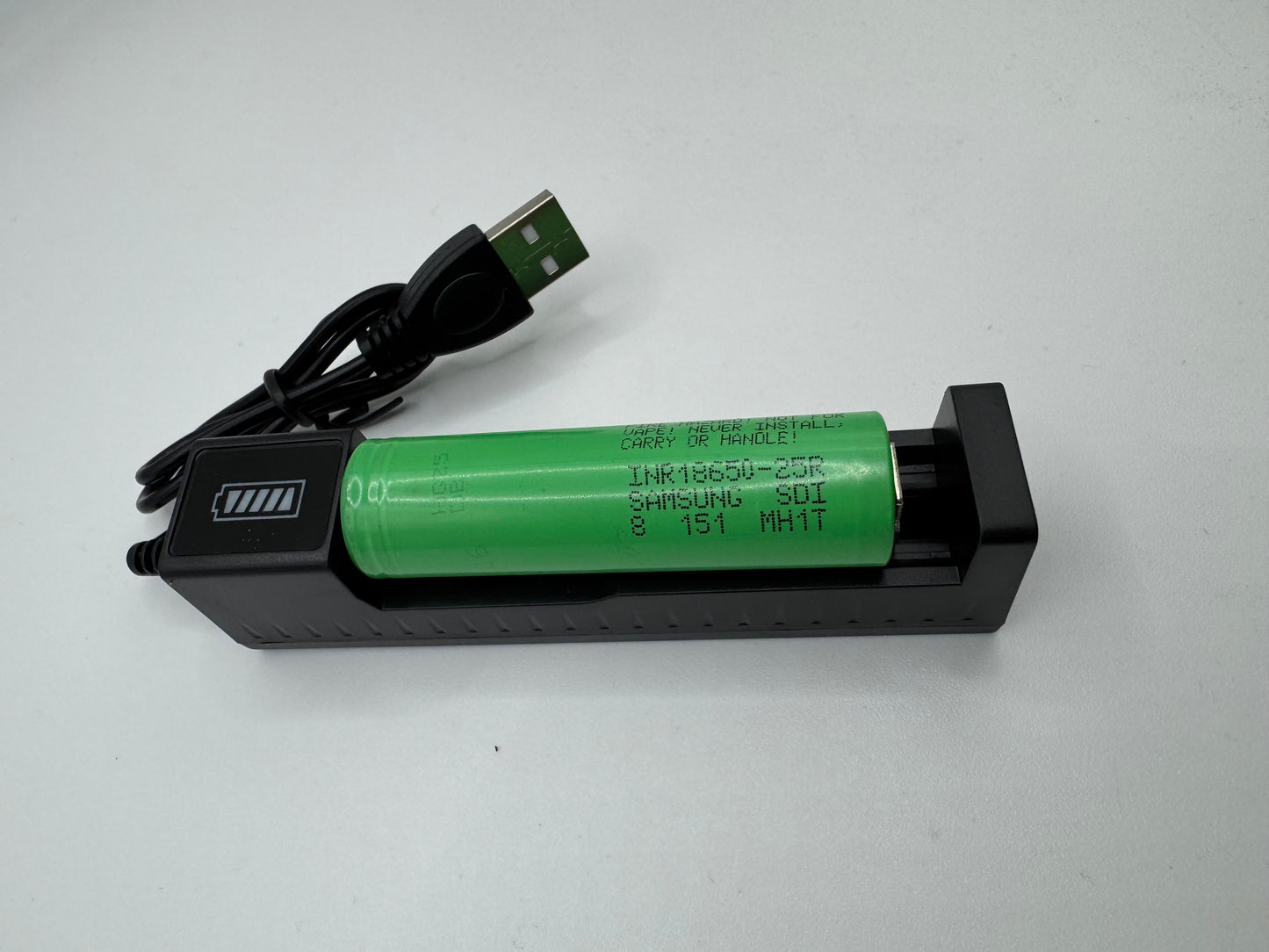 Li ion Samsung 18650, 25R Battery with a charger