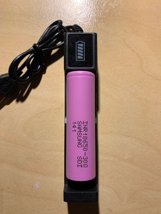 Li ion Samsung 18650, 30Q Battery with a charger